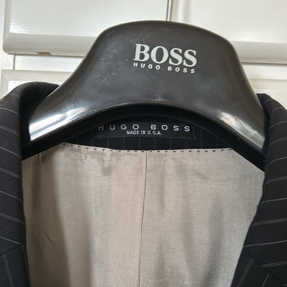 Hugo Boss suit size 48 - Picture 2 of 5